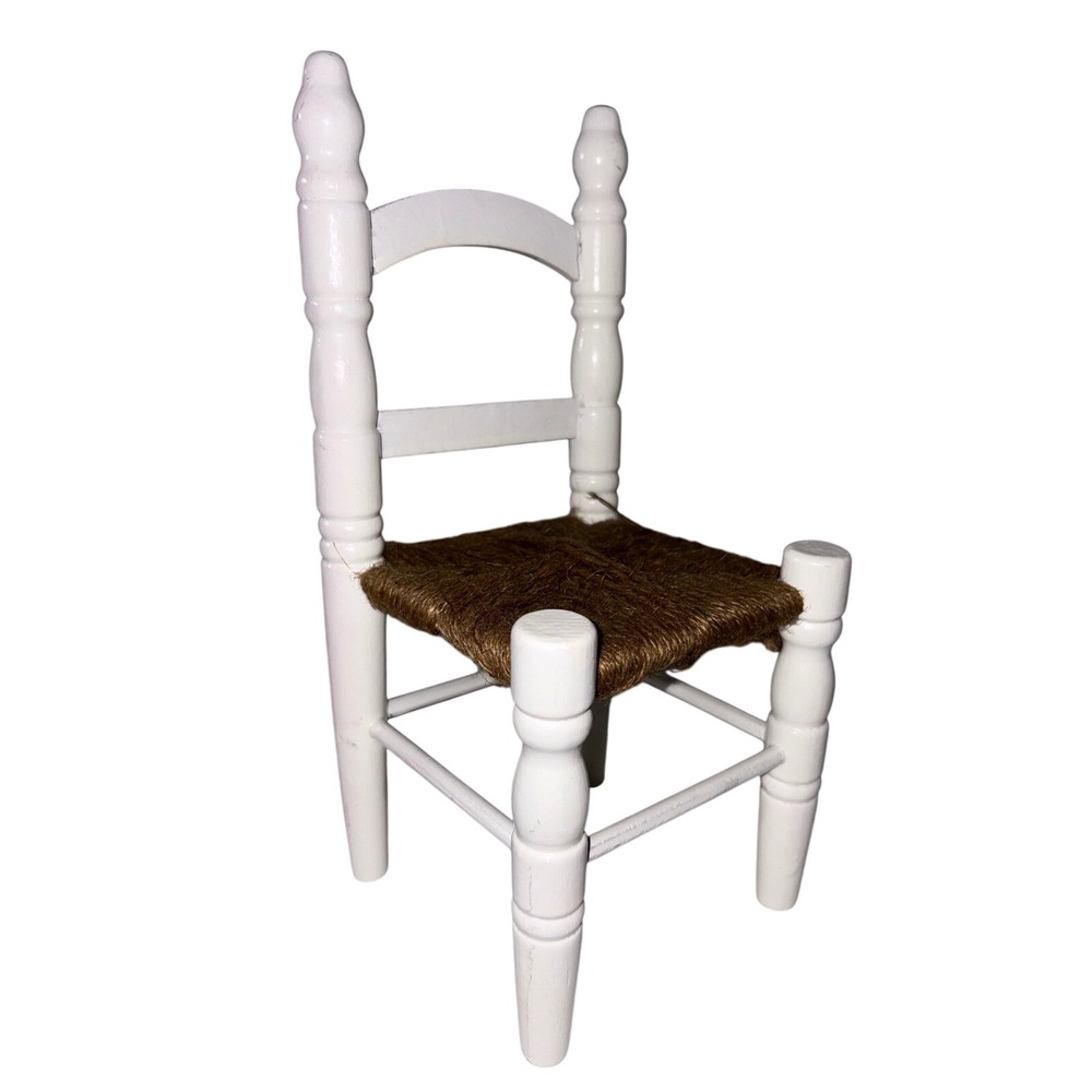Miniature White Wood‎ Ladderback Chair with Woven Rush Seat Dollhouse Furniture - Picture 2 of 7